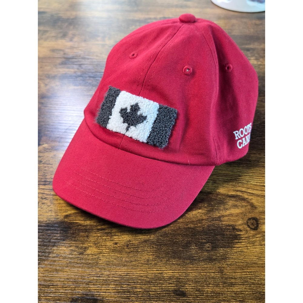 Roots Kids Red Canada Flag Chenille Patch Baseball Cap Hat Adjustable L/XL 56cm